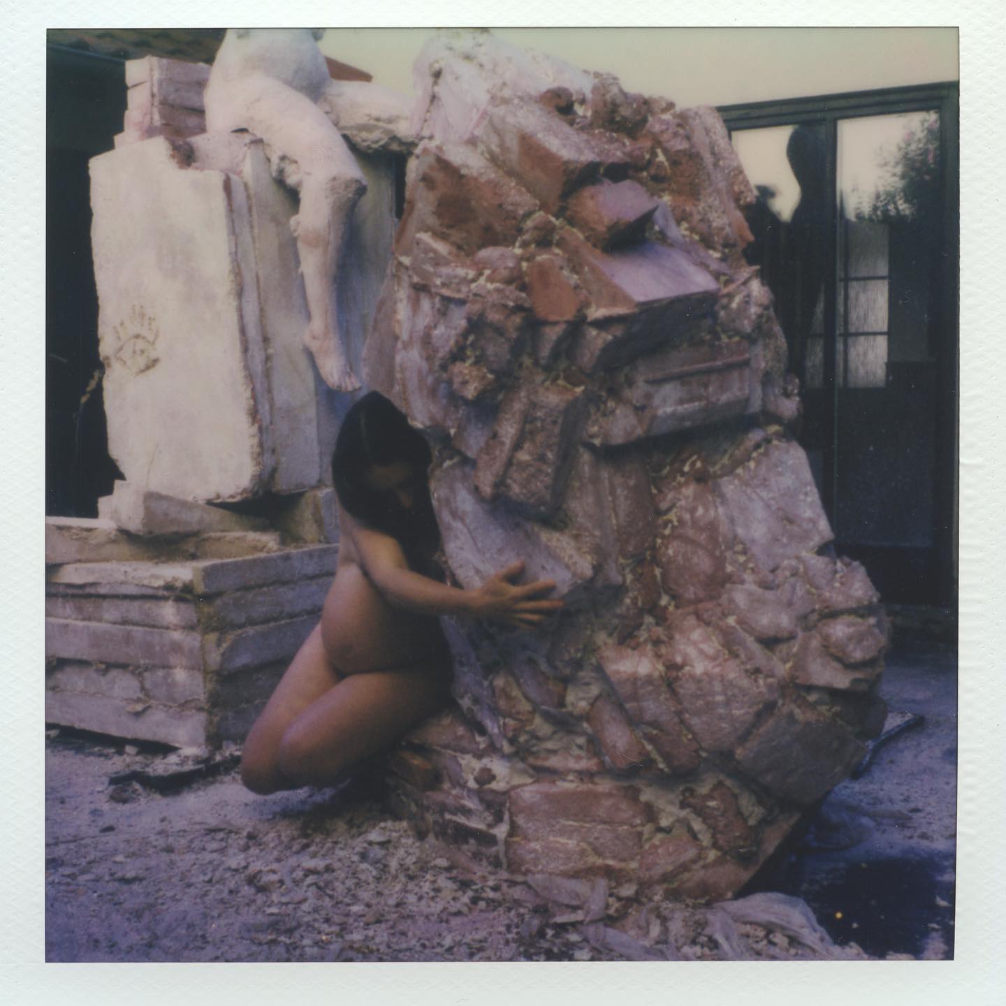 Katerina Komm: sculpture, WORKS: Polaroid Put your head on her la